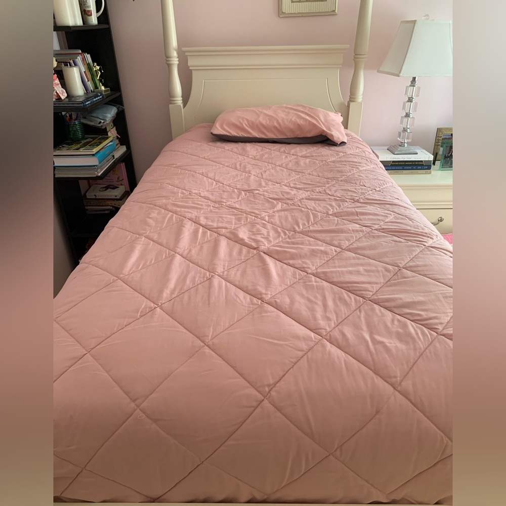 Room Essentials Comforter & Sham 2 PC Bed Set Reversible Pink Grey Twin XL